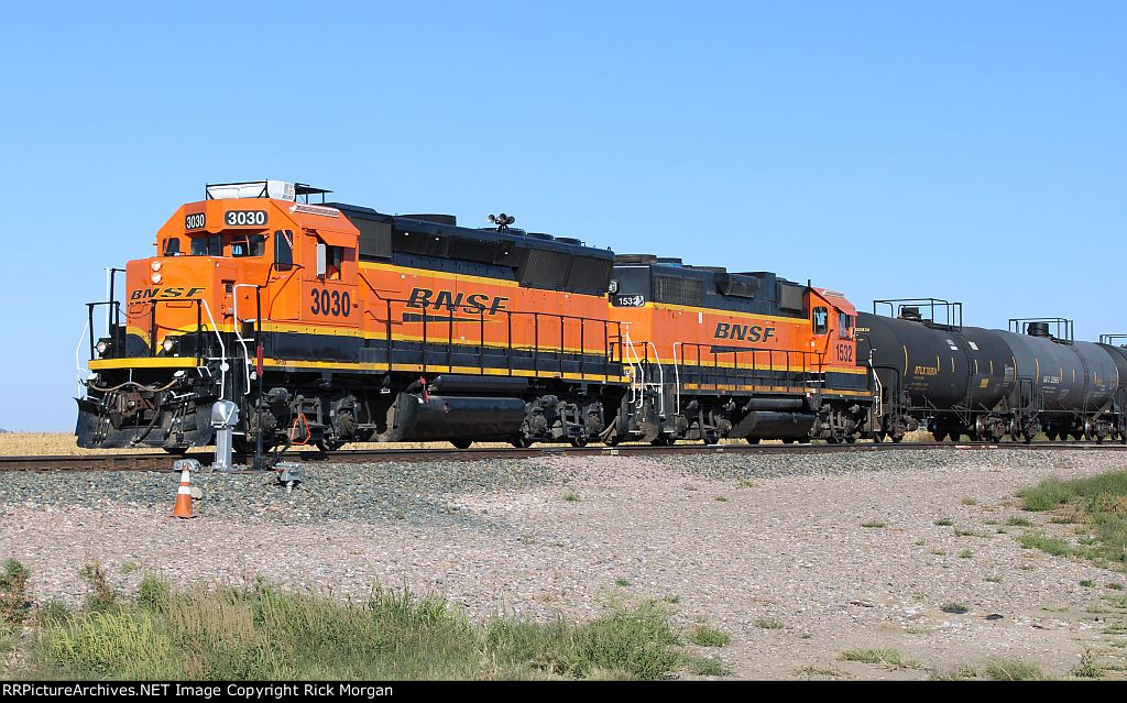 BNSF Local entering Hastings